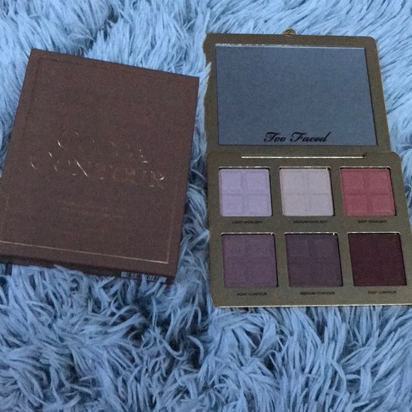 Too faced cocoa contour and highlighting palette - Picture 4 of 9